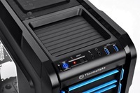 Thermaltake Chaser A31 Gaming Chassis comes with an user friendly tray on top for any portable devices like mobile, mp3player and digital camera