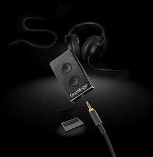 DacMagic-XS-Dark-Close-Up- -Headphone- Mac