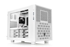 Thermaltake Core X9 Snow Edition has an interchangeable Window and IO Panel.